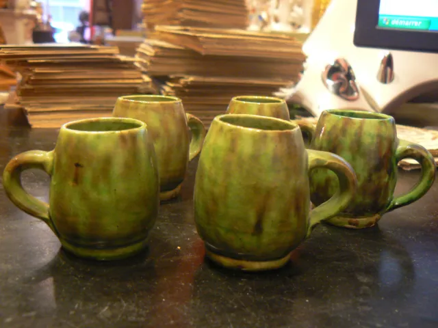 5 anciennes petites tasses a liqueur en poterie vernissée