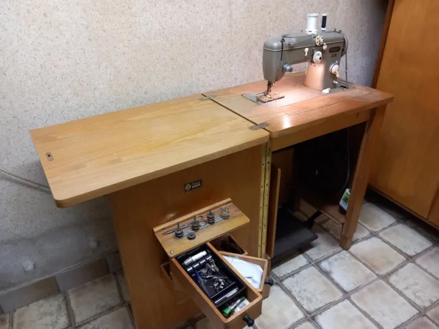 Nähmaschine Pfaff 230 automatic mit Schrank