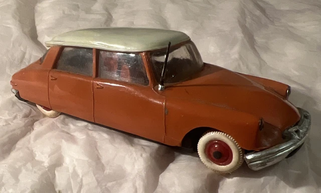 LES MINIATURES DE NOREV CITROEN DS 19 EN RHODIALITE 1/43 DANS