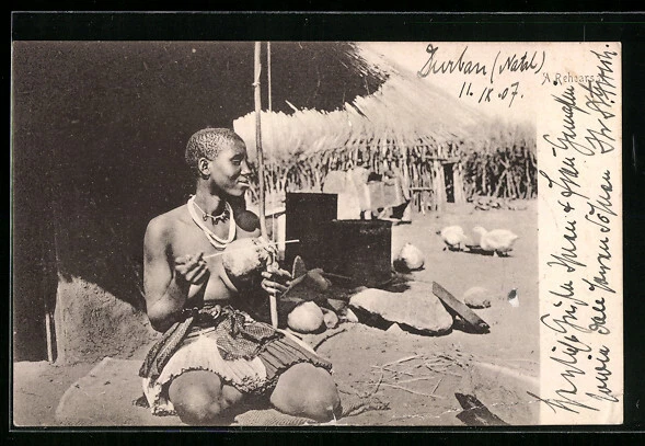 CPA Junge Frau avec Saiteninstrument vor einer Hütte 1907