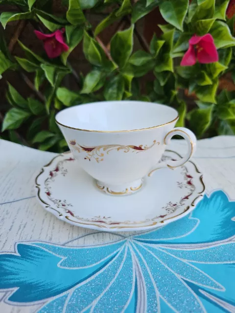 Vintage Royal Doulton Strasbourg H4958 Tea Cup And Saucer Duo Gold Edge Embossed