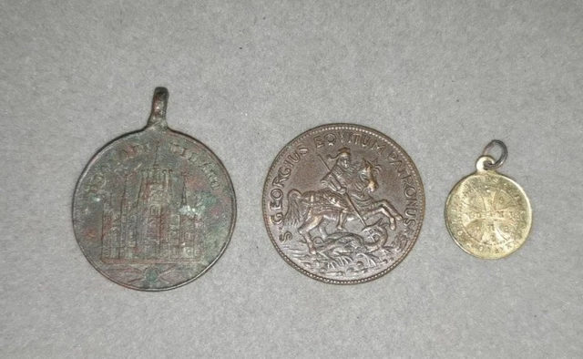 Lot De 3 Médailles Militaires Anciennes En Bronze – Souvenir Français Collection
