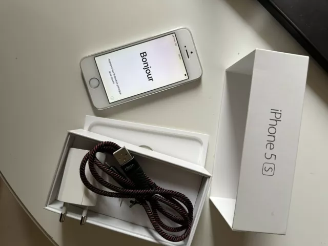 Apple iPhone 5s - 16 Go - Gris Sidéral (Désimlocké) A1457