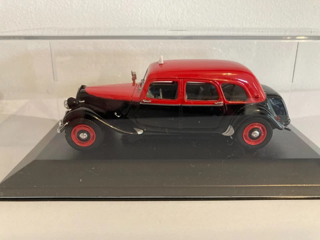 1/43 UH Citroen Traction 11 Familiale 1955 Taxi BE à TBE + boite vitrine ajoutée