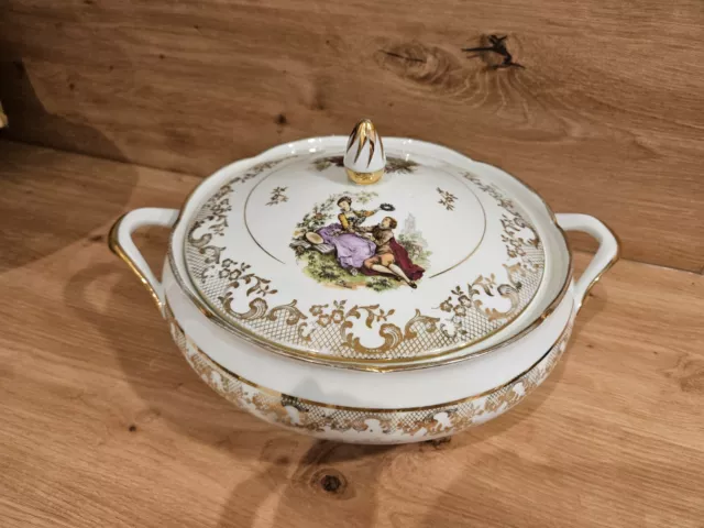 Sublime Soupière en véritable porcelaine avec dorure