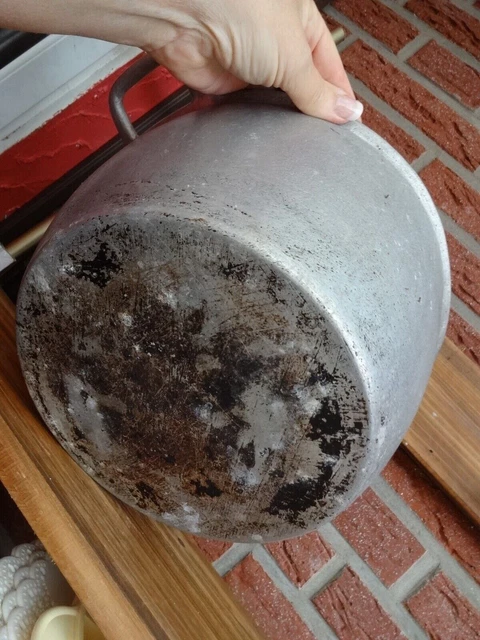 Kochtopf 2 Weltkrieg aus Stahlhelm gefertigt Flucht aus Pommern von Oma schwer 2