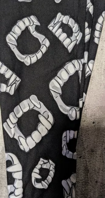 Lularoe Halloween Leggings Vampire Teeth Print Black White gray TC  NEW 2