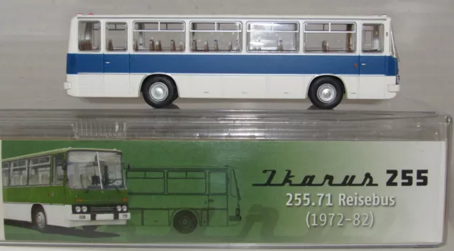Brekina 59655 • IKARUS 255.71 Reisebus • DDR • Bus weiß/enzianblau • H0 1:87