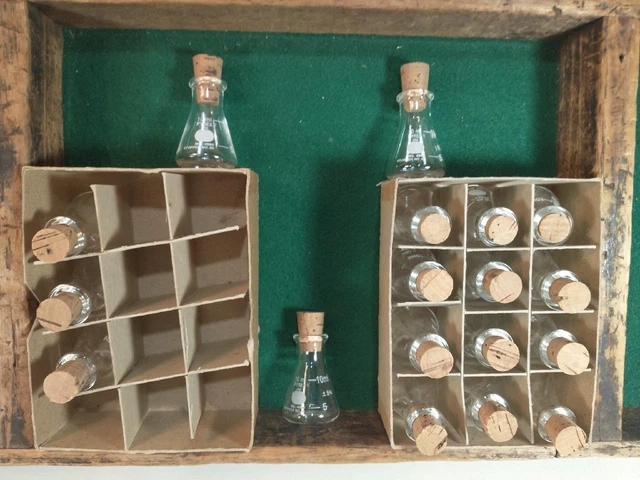 Lot of 18 - VINTAGE 10ml ERLENMYER FLASKS - PYREX No 4980 w/CORKS
