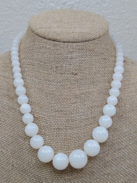 Vintage 50"s Style Acrylic Bubble Necklace - 19" - White
