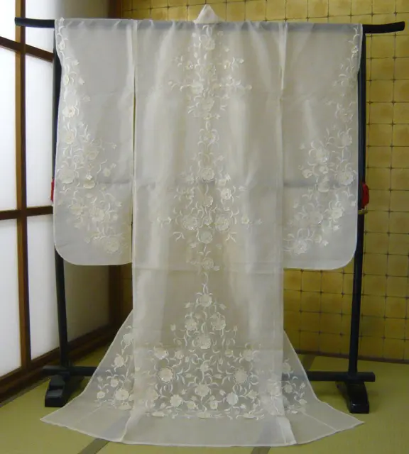 Uchikake Japanese Kimono Organdy hitting beige bride Classic Embroidered