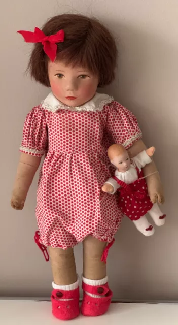 Käthe Kruse Puppe 35 cm mit alter Kleidung und kleinem Krusepüppchen