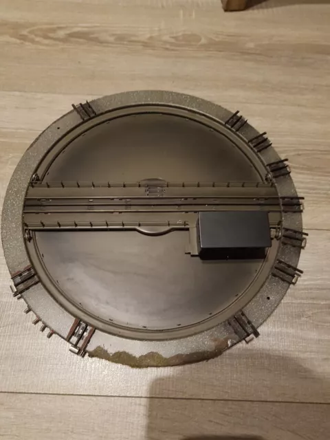 Märklin 410 H0 elektr. Drehscheibe mit 10 Gleisabgängen,