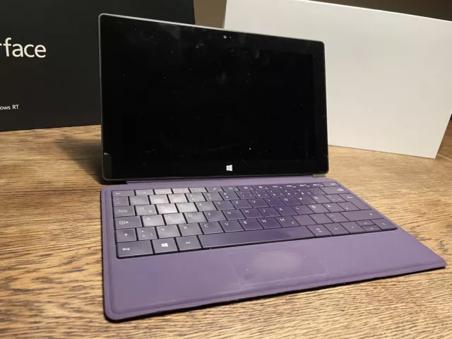 Surface RT 64 GB mit Touch Cover - Windows 8 Pro