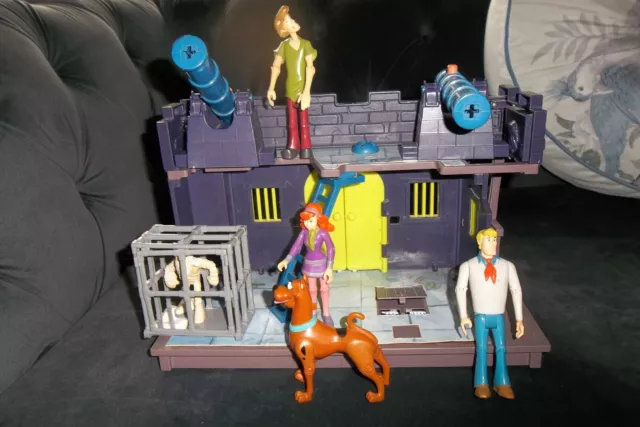 Scooby Doo Haunted Pirate fort playset + Figures