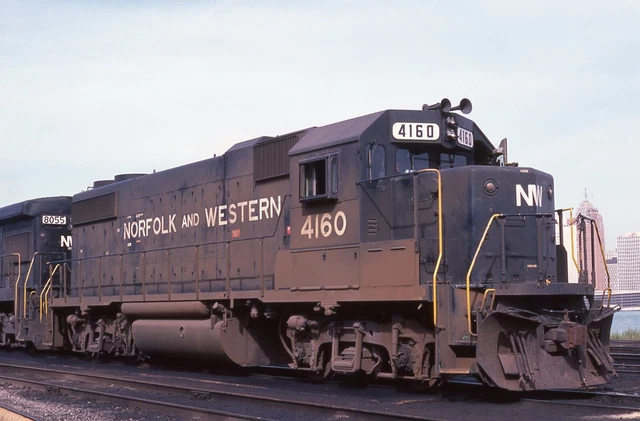 MR: Original Slide NW Norfolk & Western GP38-2 #4160 Windsor ON 1984 Ex-ITC