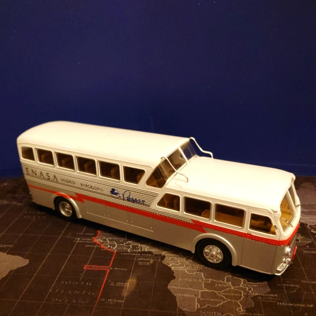 Autobus & Autocars du Monde au 1/43 ! par HACHETTE Collectons - 2014