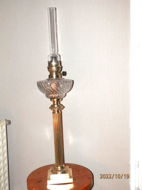 Grande Lampe à Pétrole Matador - Verre Fleuri, Onyx Et Bronze - 55 Cm