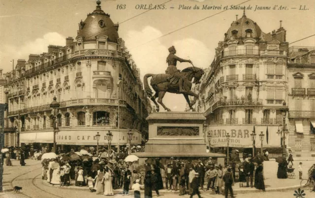 Carte ORLEANS Place du Martroi et statue de Jeanne d'Arc La foule