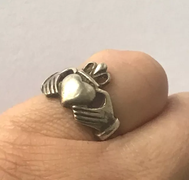 Vintage Size M Claddagh Ring 925 silver Irish Celtic Gaelic hand holding heart