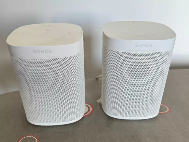 Sonos One (Gen 1) Pair of speakers in White. Used