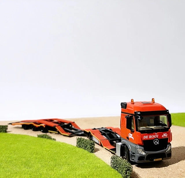 Mercedes Benz Actros Logging Truck Avec Les Remorques En Bois Image