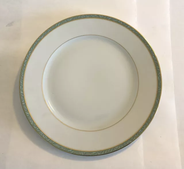 Une Grande Assiette Plate Catherine Laure Porcelaine De Limoges