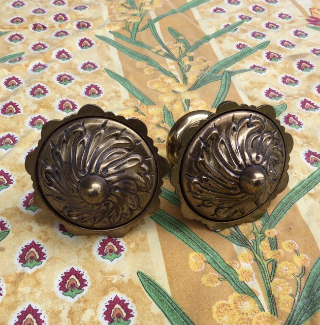 FRENCH Brass Drape Curtain Tiebacks 2 Pair Rococo Medallion Vintage Farmhouse 2