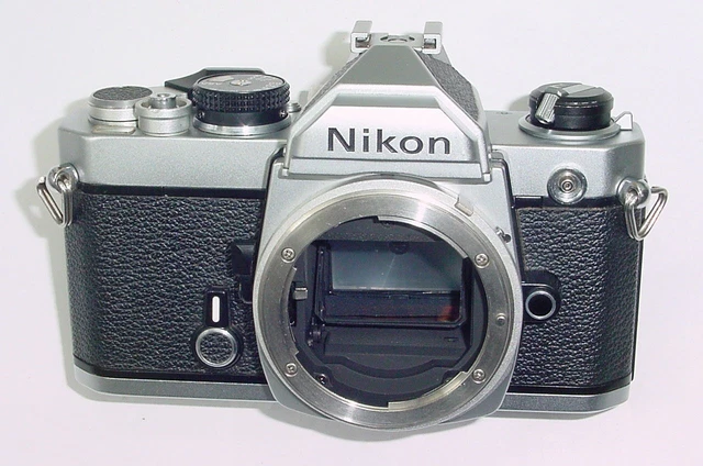 Boîtier Nikon FM2 35mm – Reflex Argentique SLR, Mise Au Point Manuelle, Look Argenté, Années 80