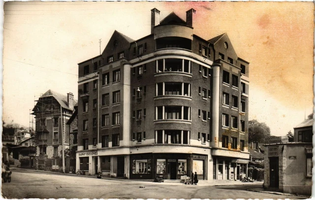 CPA MONTMORENCY - Place des Champeaux (107343)