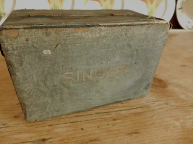 Máquina de coser vintage Singer caja de madera y piezas surtidas accesorios y volantes 3