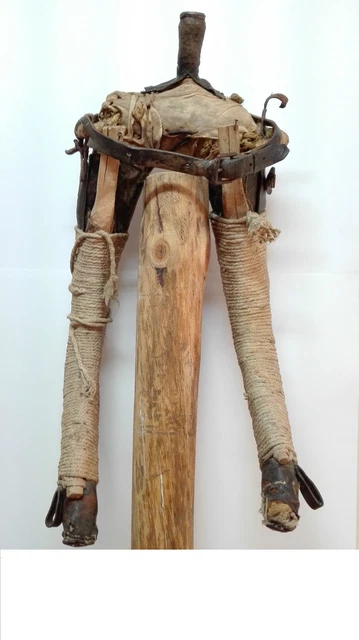 Antigua Collera en piel y cañamo para mula, yugo o collaron. Decoracion rustica.