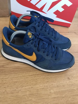 NIKE INTERNATIONALIST SIZE 7 Blue 