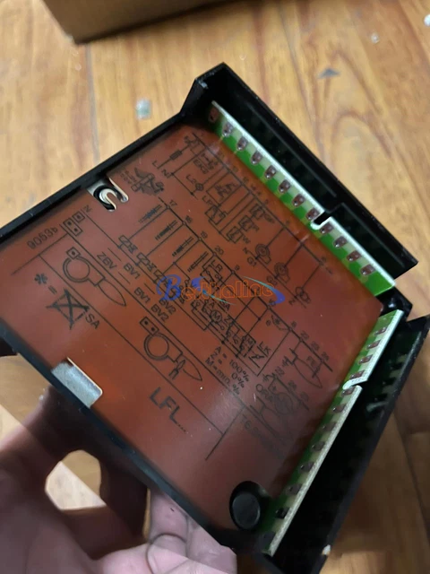UN nuovo controller bruciatore scatola di controllo Siemens LFL1.333BT