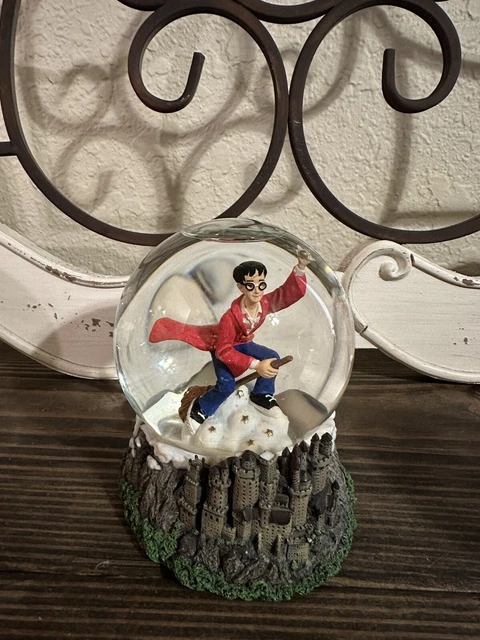 Retired Vintage Rare Enesco Harry Potter Quidditch Snow Globe.