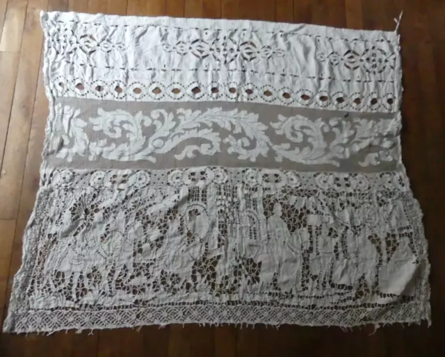 Broderie ancienne Exceptionnelle pièce de Richelieu Procession au Moyen Age 122X