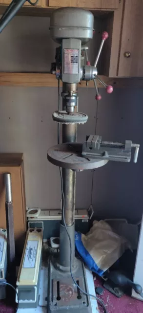 Champion Heavy Duty Floor Standing 12 Speed Drill Press with vice Champion Heavy Duty Floor Standing 12 Speed Drill Press with vice