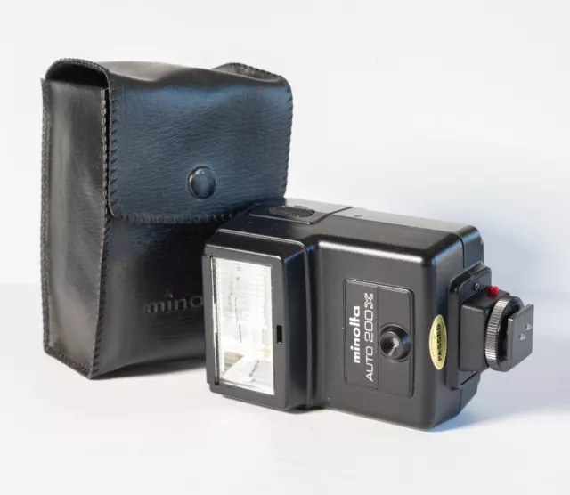Minolta Auto 200X Shoe Mount Camera Flash w/ Original Carrying Case - WORKS!