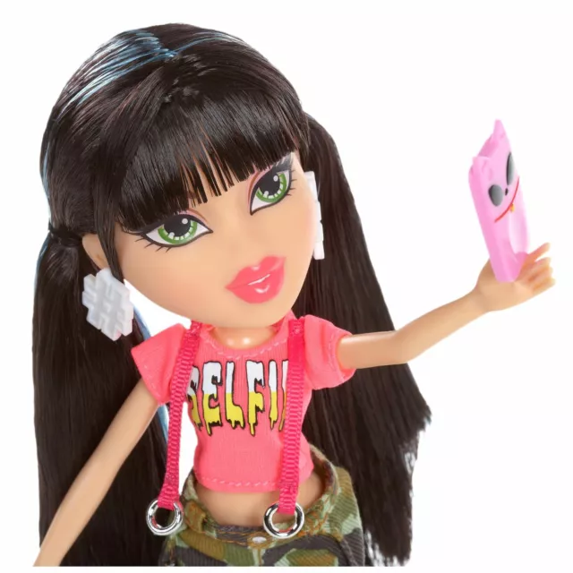 2015 MGA Bratz Selfie Stick + Jade Doll  539667 3