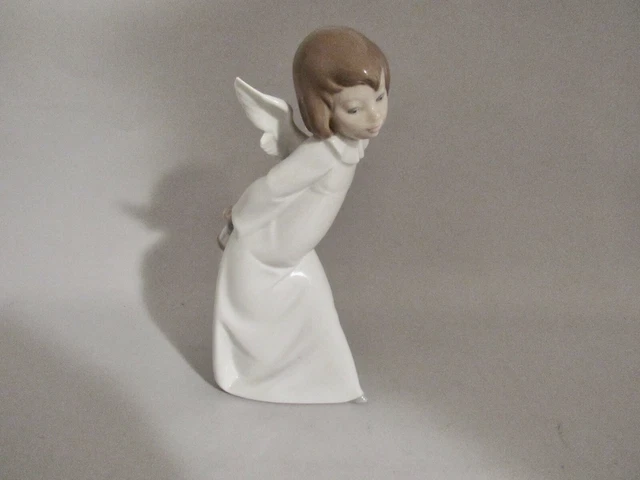 Lladro Curious Angel Porcelain Figurine 9 1/4" Tall #4960