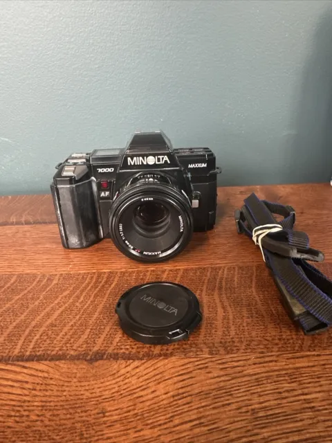 Minolta Maxxum 7000 AF 35mm SLR Film Camera with 50mm Zoom Lens