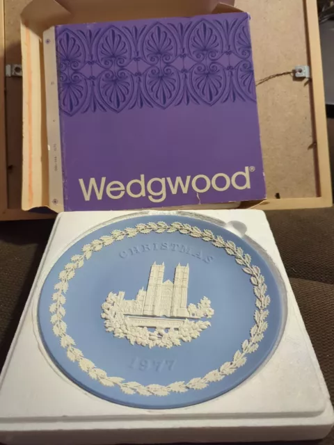 Vintage 1977 Westminister Abbey Wedgwood Blue White Christmas Plate