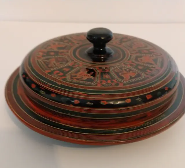 Vintage Burmese Lacquerware Divided Wooden Box with cover 7" diameter