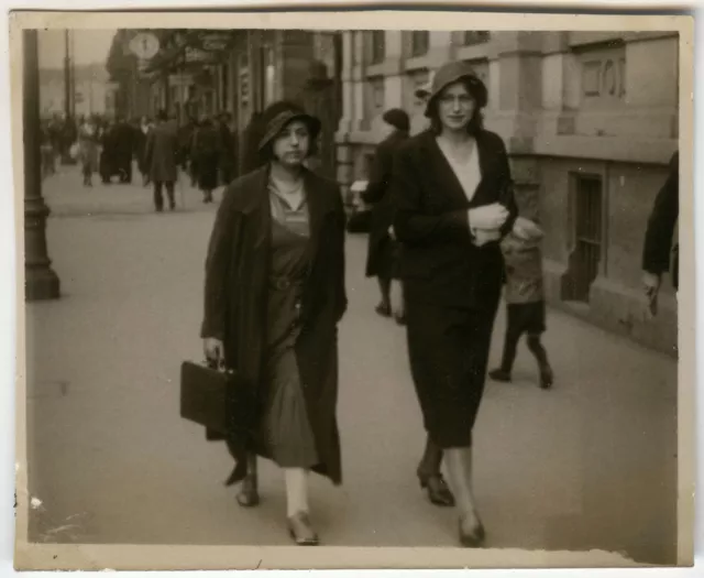 Photo Ancienne - Vintage Snapshot - Femme Rue Mode Chapeau - Woman Fashion Hat