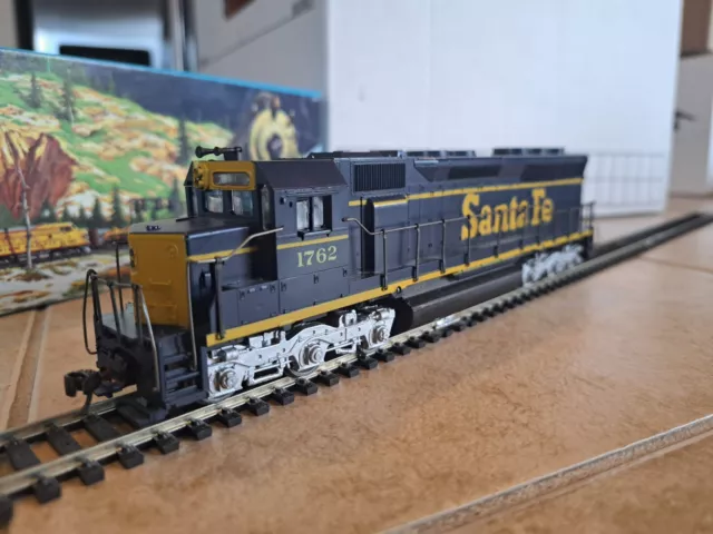 HO scale Athearn Santa Fe  SD-45 Diesel Locomotive   no 1762