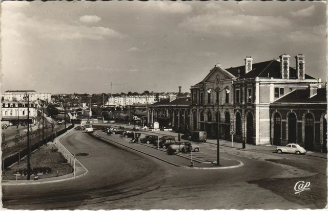 CPA EVREUX La Place de la Gare (1148247)
