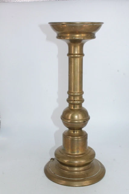 Candelabro del siglo XIX en cobre macizo.