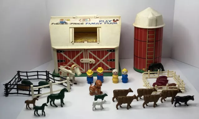 Vintage Fisher Price Play Family Farm 915 Little People Barn & Silo Incomplete