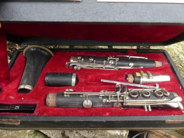 Clarinette ancienne R Malerne Paris standard dans sa boite vendu avec 2 anches