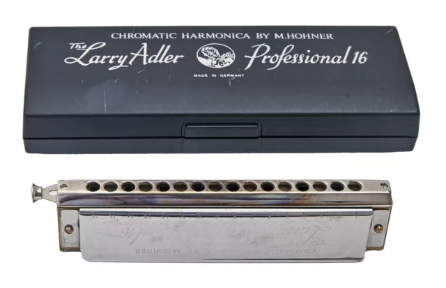 Eine Hohner chromatische Mundharmonika vom Larry Adler Professional 16, Gehäuse